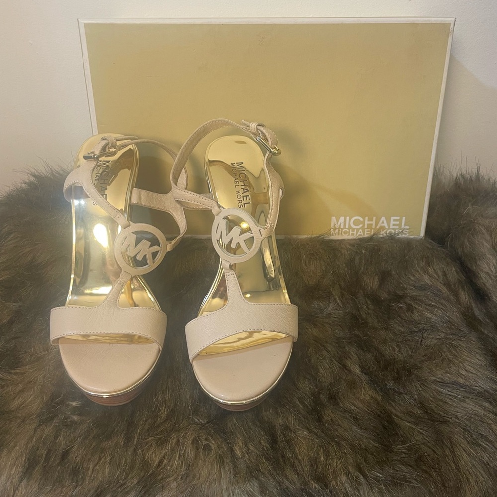 Michael Kors Women's Cream Sandals - Picture 5 of 6